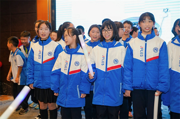 1763428065131978.jpg 晚会 (1).jpg